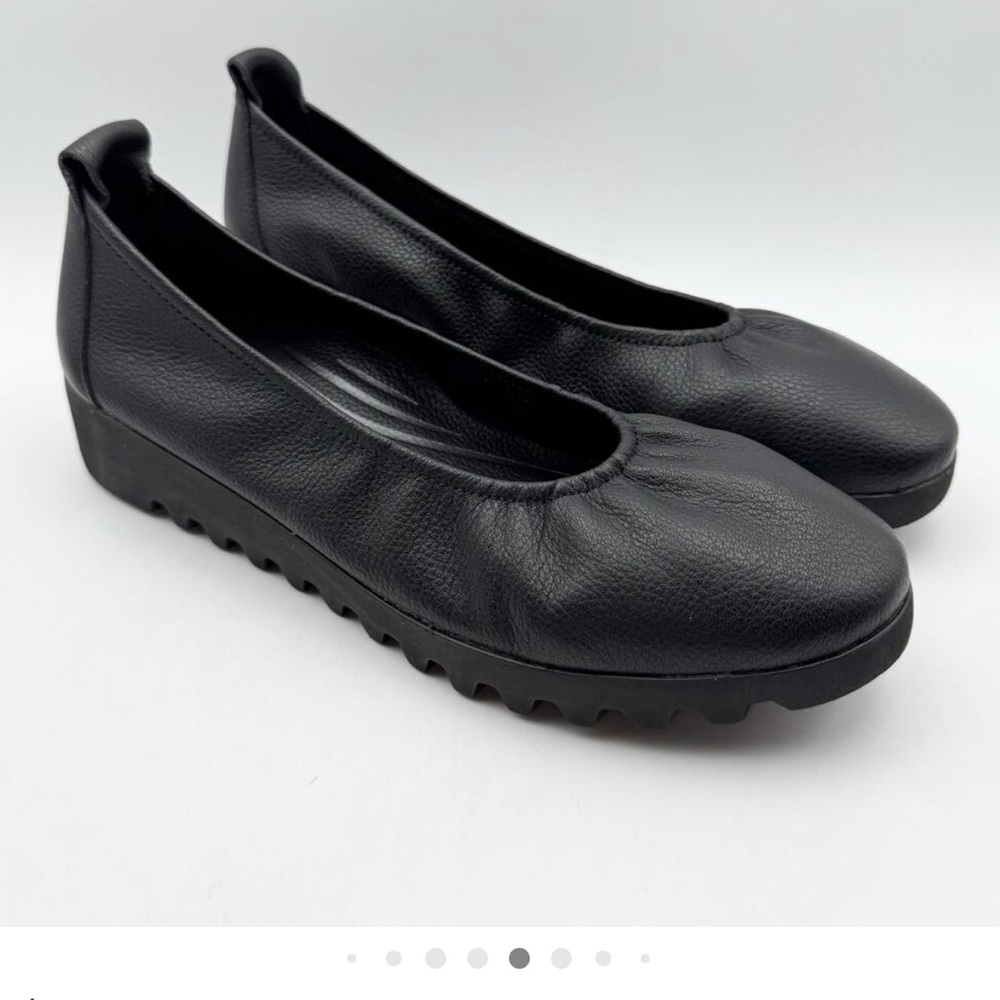 Aetrex Women's Brianna Black Leather Flats - Picture 10 of 12